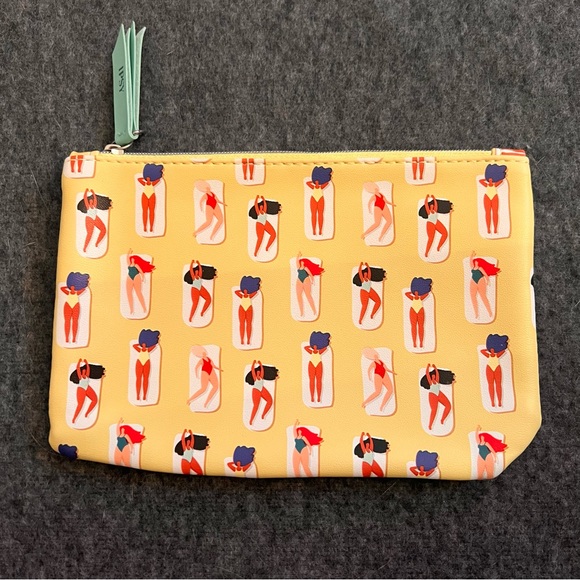 ISPY Cosmetic Bag Bundle - Picture 4 of 15